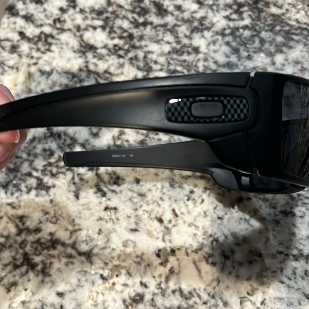 Men’s Oakley sunglasses - Picture 4 of 10